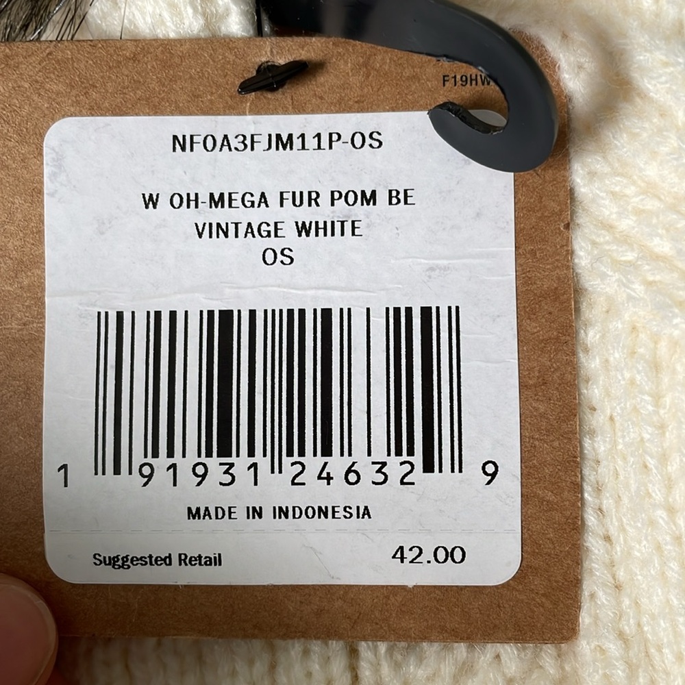 NWT North Face Pom-Pom Beanie, Winter Hat - Picture 3 of 3